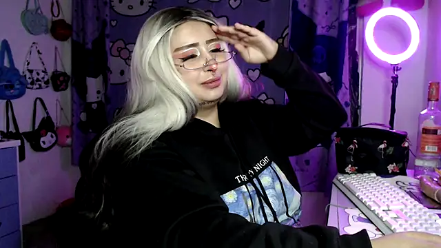 lussyevans24 online show from March 5, 7:37 am