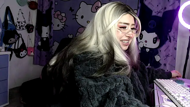 lussyevans24 online show from April 3, 1:58 am