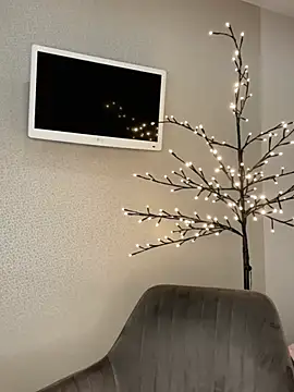 Polli Kiss online show from March 25, 7:50 pm