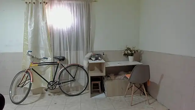 linnie  online show from October 29, 4:31 pm