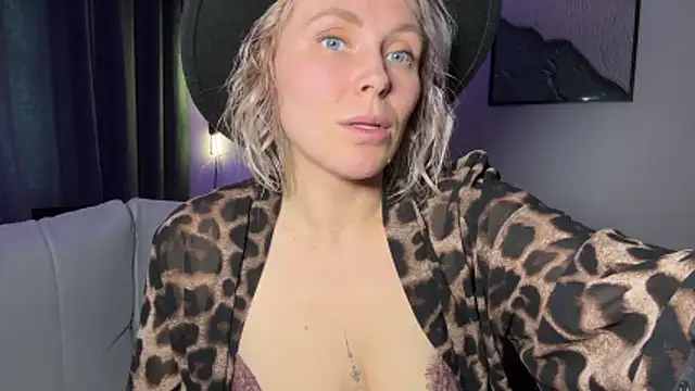 Charming Daphny online show from March 26, 6:59 am