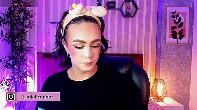 miah connor online show from November 23, 8:21 pm