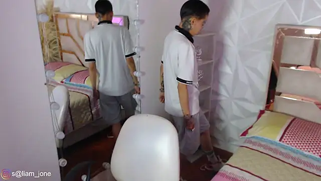 Jonesliam23 online show from April 17, 7:27 pm