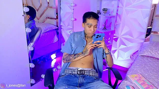 Jonesliam23 online show from May 31, 8:43 pm