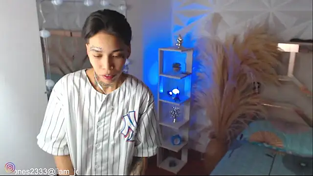 Jonesliam23 online show from October 28, 10:36 pm