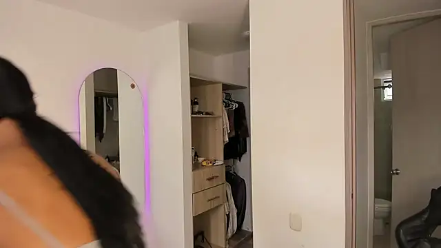 rose scottt online show from April 15, 8:53 pm