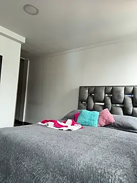 LauraCadwell online show from November 20, 1:23 pm