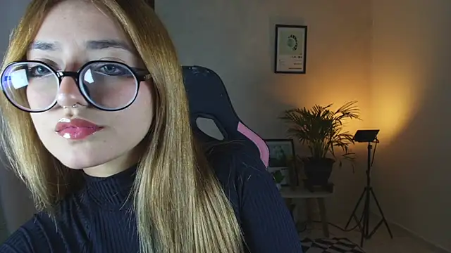 SweetJennaa online show from April 17, 3:52 am