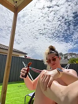 brooklynivy online show from November 2, 3:21 am