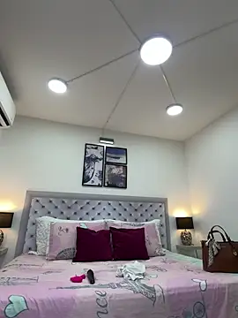 sarascottt online show from February 2, 7:02 pm