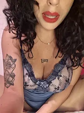 Snapshot of Sweet-diamondxxx chatting on October 3, 10:37 pm Sweet-diamondxxx online show from October 3, 10:37 pm