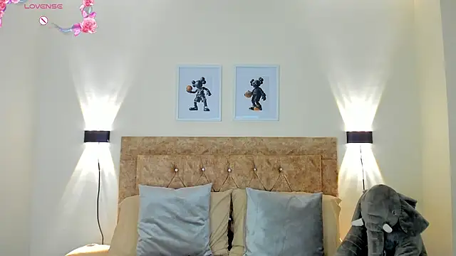 Rihana hot01 online show from March 18, 12:10 pm