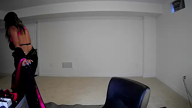 Snapshot of Ravishing_Roma chatting on October 10, 6:57 pm Ravishing Roma online show from October 10, 6:57 pm