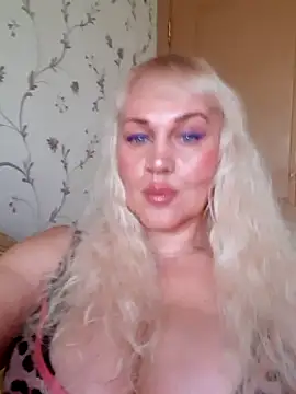 Snapshot of IsabellaBoni chatting on October 7, 7:24 am IsabellaBoni online show from October 7, 7:24 am