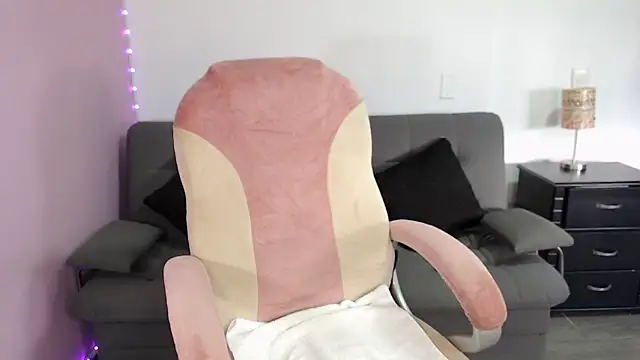 NicoleKitty  online show from April 16, 10:01 pm