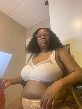 Nomthie online show from September 17, 7:45 pm