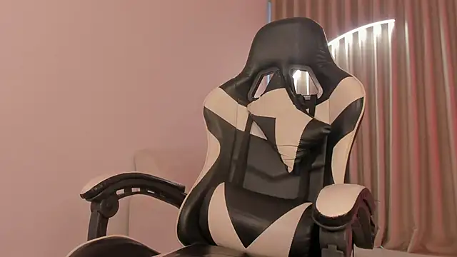 Snapshot of SavannahWildee chatting on October 4, 11:27 am SavannahWildee online show from October 4, 11:27 am