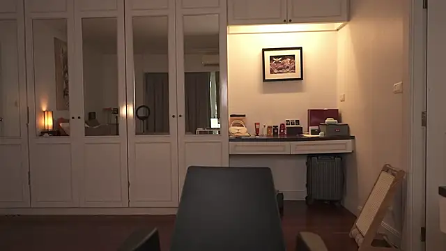 ValerieHill online show from March 4, 3:13 am