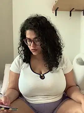 Curvydesifromgermany online show from May 29, 12:47 pm