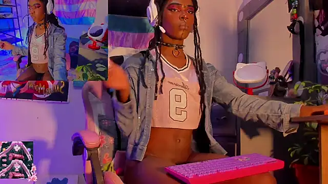 Effy Marinn online show from September 17, 10:35 am