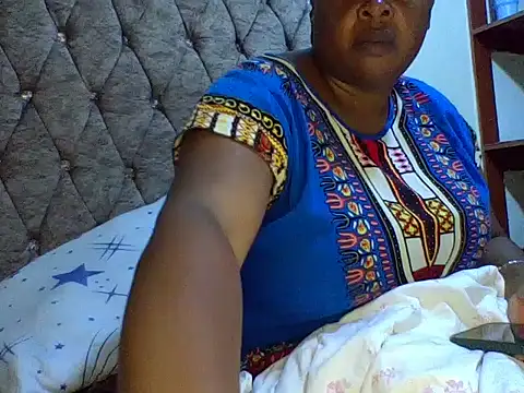 zoey10 online show from April 10, 6:25 pm