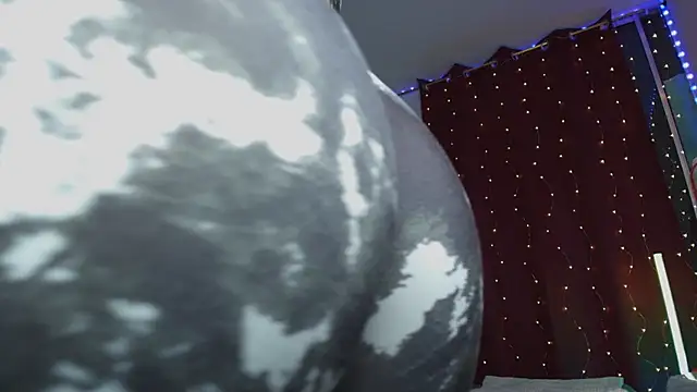 im mishellbigass online show from February 10, 5:54 am