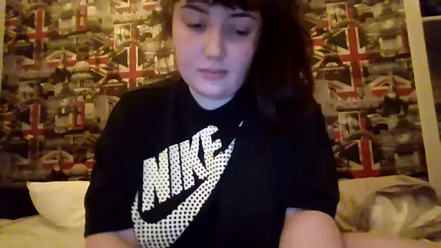 Lynylou online show from January 5, 5:27 pm