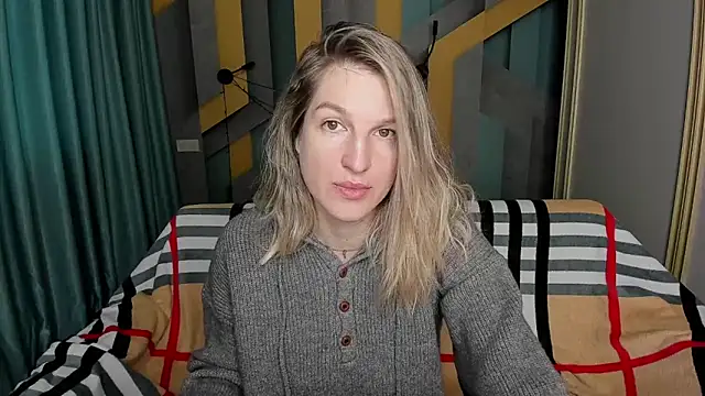 EmilyWalkeri online show from December 18, 7:35 am