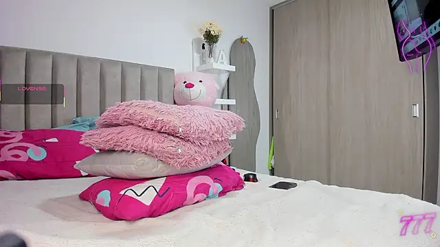 Queen Antonella Oficial online show from March 23, 1:23 am