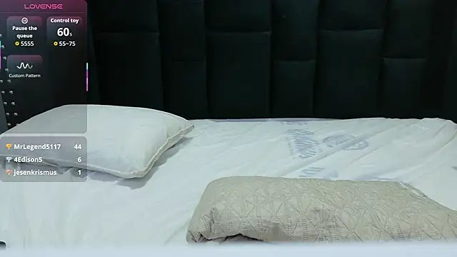 yourcuteneighbourr online show from December 5, 4:01 am