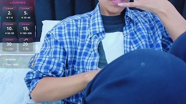 yourcuteneighbourr online show from November 27, 3:31 am