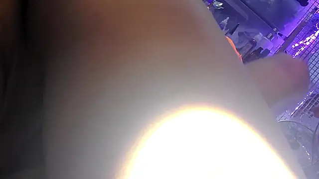 gurlnips online show from April 13, 11:11 am