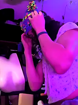 gurlnips online show from March 6, 1:06 pm