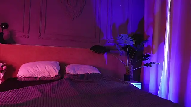 Liv Fay online show from April 15, 1:22 pm