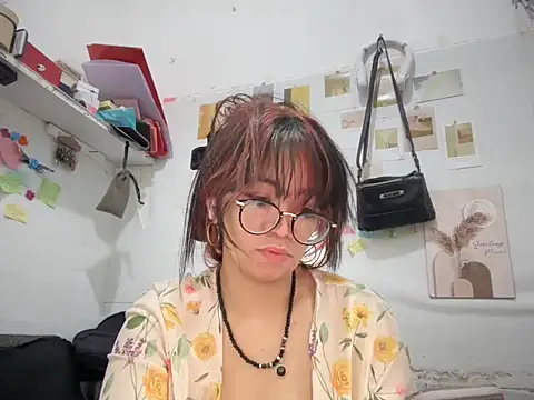 Pinkyrose111 online show from November 19, 5:40 am