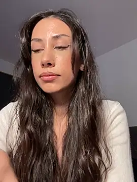 Sophiehii online show from August 3, 4:12 pm