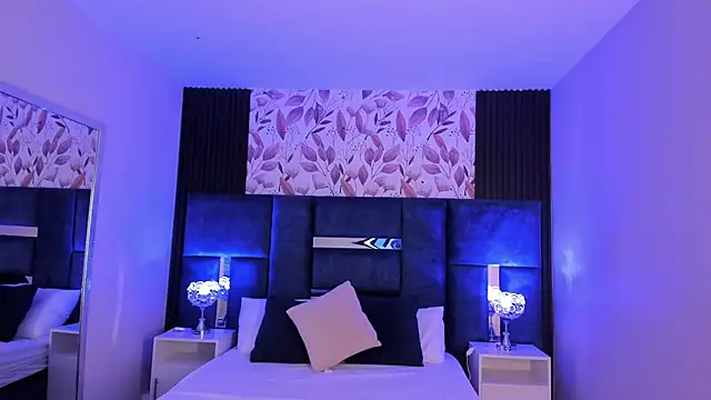 Larabrooks online show from November 11, 7:55 pm