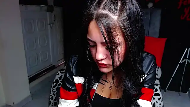 Violettasquirt online show from March 28, 1:43 pm