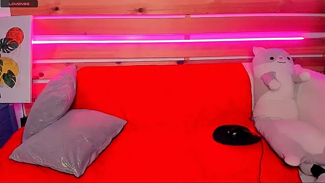 Nora Adamss online show from October 11, 1:10 am