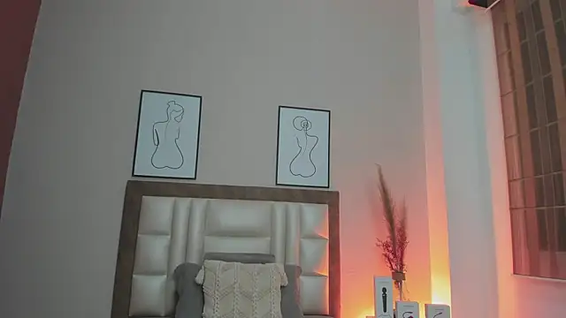 Snapshot of SabrinaWarrenn chatting on September 9, 12:43 am SabrinaWarrenn online show from September 9, 12:43 am