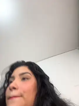 lolaa staars online show from October 14, 7:00 am