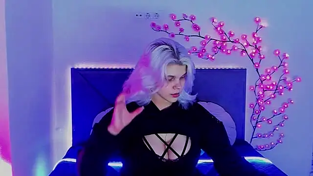 JoannLowe online show from April 1, 7:55 pm