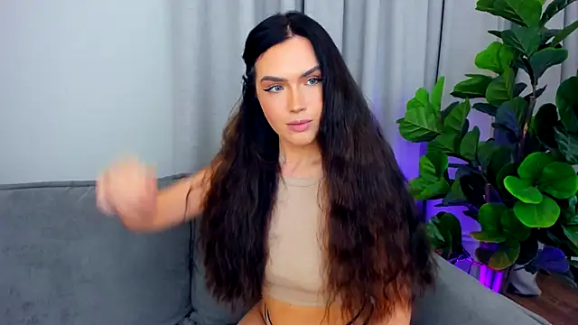 Snapshot of sexyangeloux chatting on October 12, 9:28 pm sexyangeloux online show from October 12, 9:28 pm