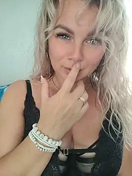 candy queeen online show from June 25, 4:45 am