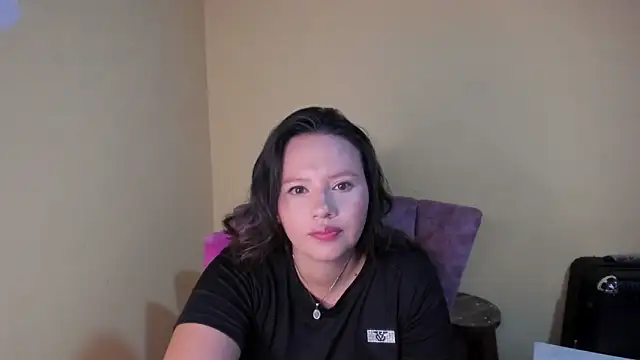lauraguzman online show from March 30, 3:28 am