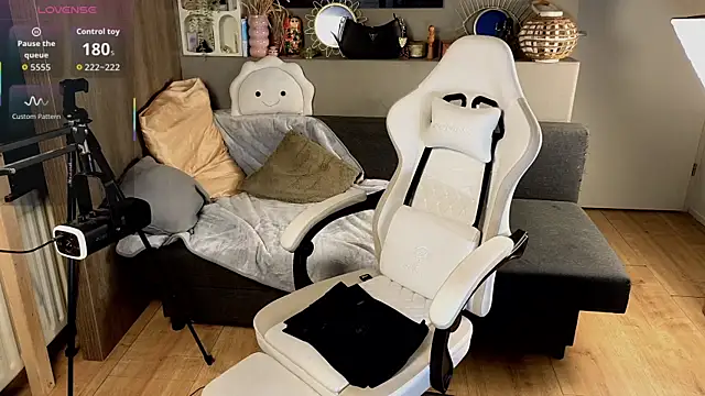 AyreenMoore online show from September 16, 10:18 pm