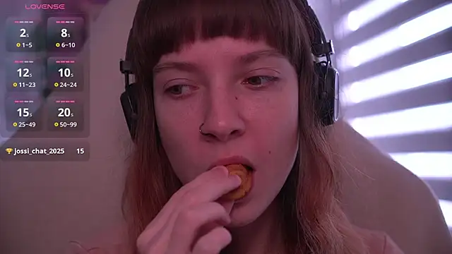 Snapshot of juliapie chatting on October 27, 8:21 am juliapie online show from October 27, 8:21 am