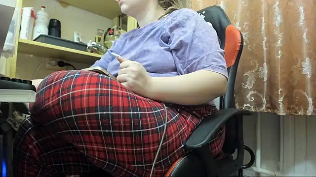 Seductive She Wolf online show from February 12, 9:27 pm