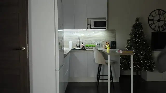 nilliluv online show from December 5, 8:21 pm