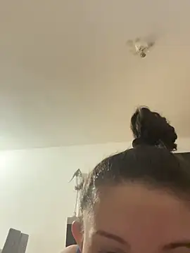 Snapshot of vienncica chatting on September 29, 11:26 am vienncica online show from September 29, 11:26 am